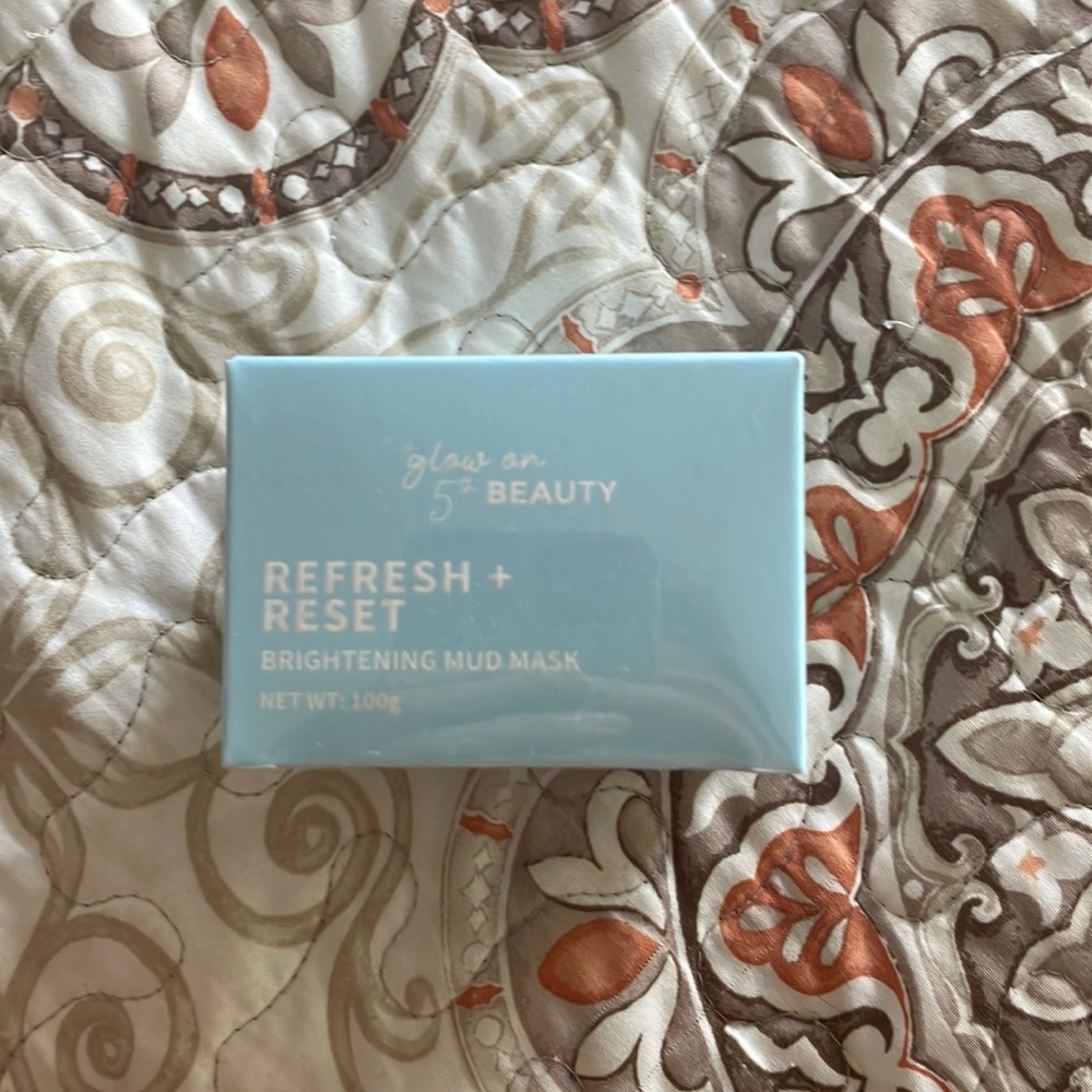 Glow on 5th Beauty Brightening Mud Mask
